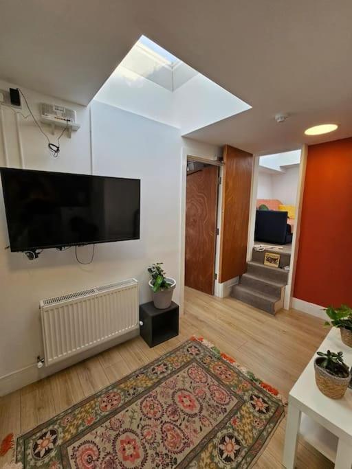 West Kensington Bright Flat Apartment ลอนดอน ภายนอก รูปภาพ