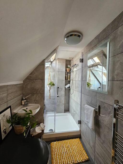 West Kensington Bright Flat Apartment ลอนดอน ภายนอก รูปภาพ