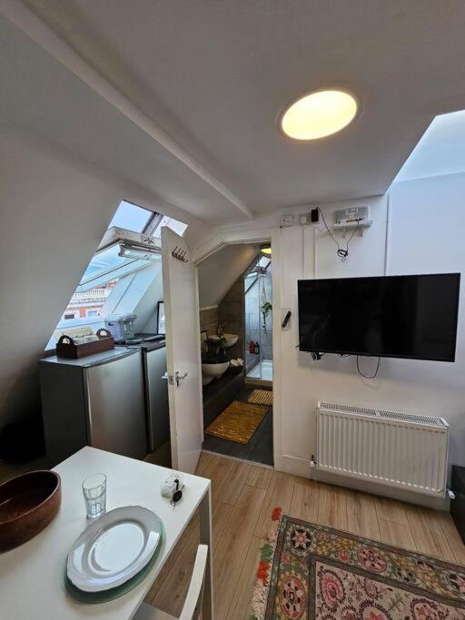 West Kensington Bright Flat Apartment ลอนดอน ภายนอก รูปภาพ