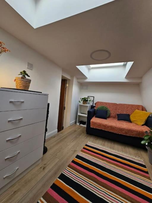 West Kensington Bright Flat Apartment ลอนดอน ภายนอก รูปภาพ